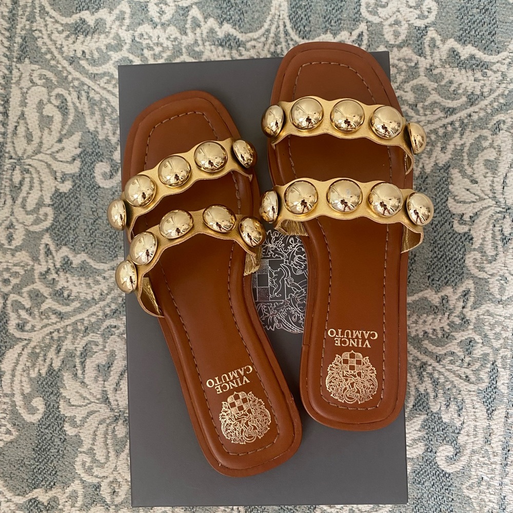 Vince Camuto Tranlins Slide in True Gold Metallic